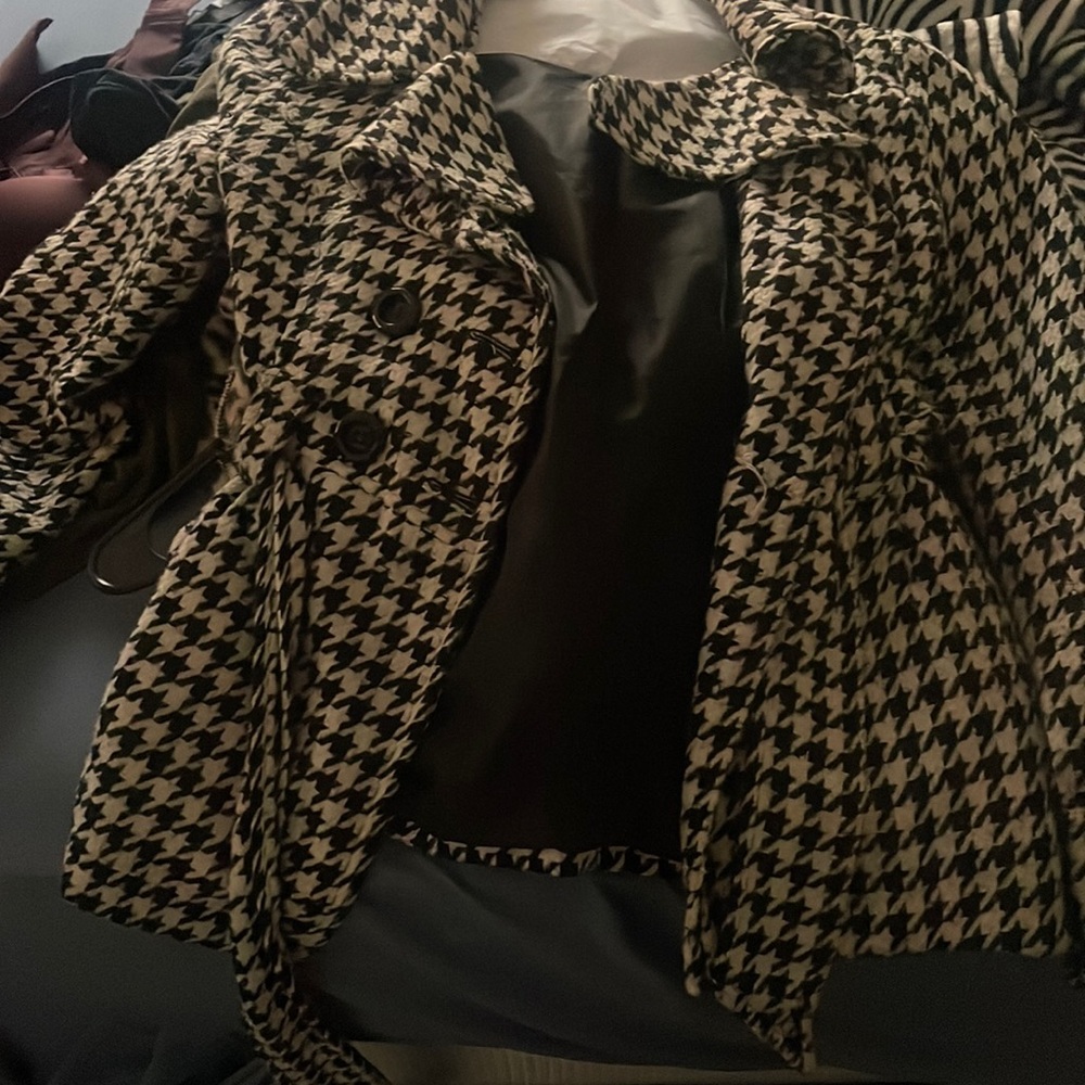 Houndstooth fit small or a small medium